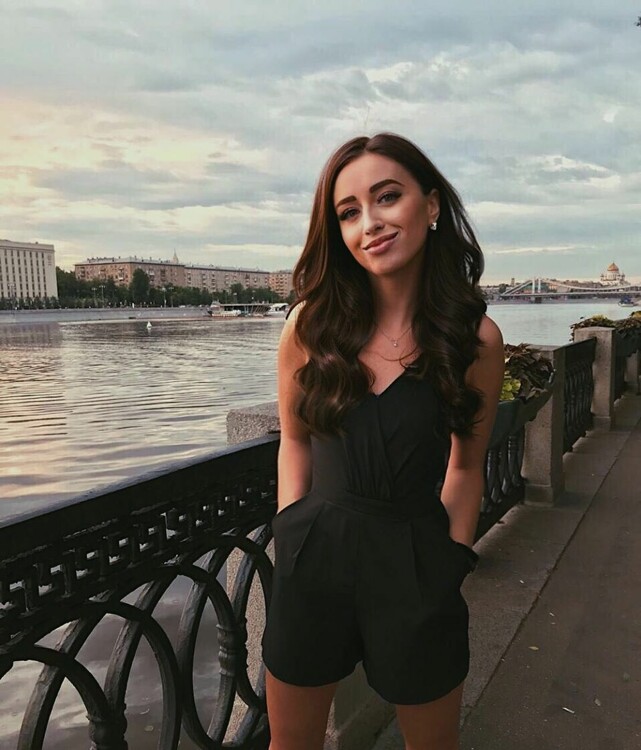 Alexandra international dating paris